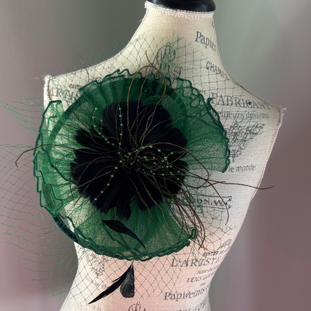 Vintage green feather facinator hat brooch